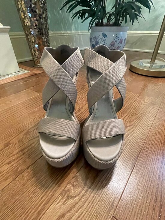 Mia Womens Papparazzi Wheat Wedge Sandals size 6 Stunning - Picture 3 of 7